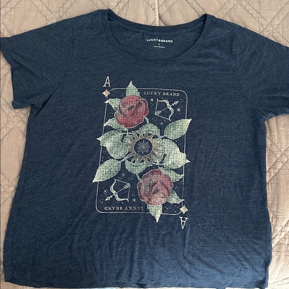 Set up two Lucky brand T-shirts. - Picture 5 of 5